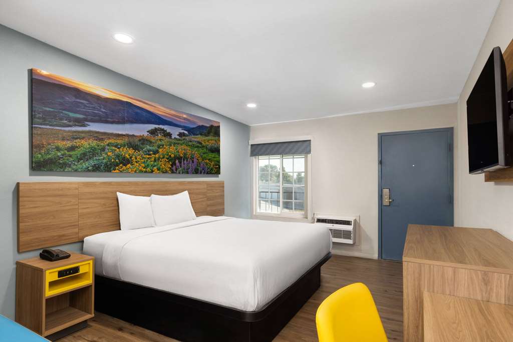 Days Inn by Wyndham Bakersfield - photo 17