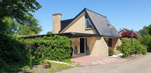 Lake house 21 relax accommodation iR Sauna — 4-Star Luxury Hotel in Warmond, Netherlands