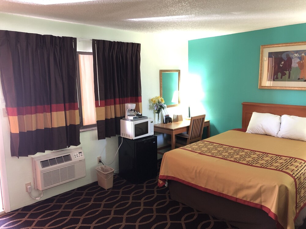 Klamath Motor Lodge - photo 23