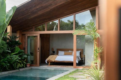 Masa Kini 3 BR Family Villa with Pool walking distance to Uluwatu Beach — 4-Star Luxury Hotel in Pecatu, Indonesia