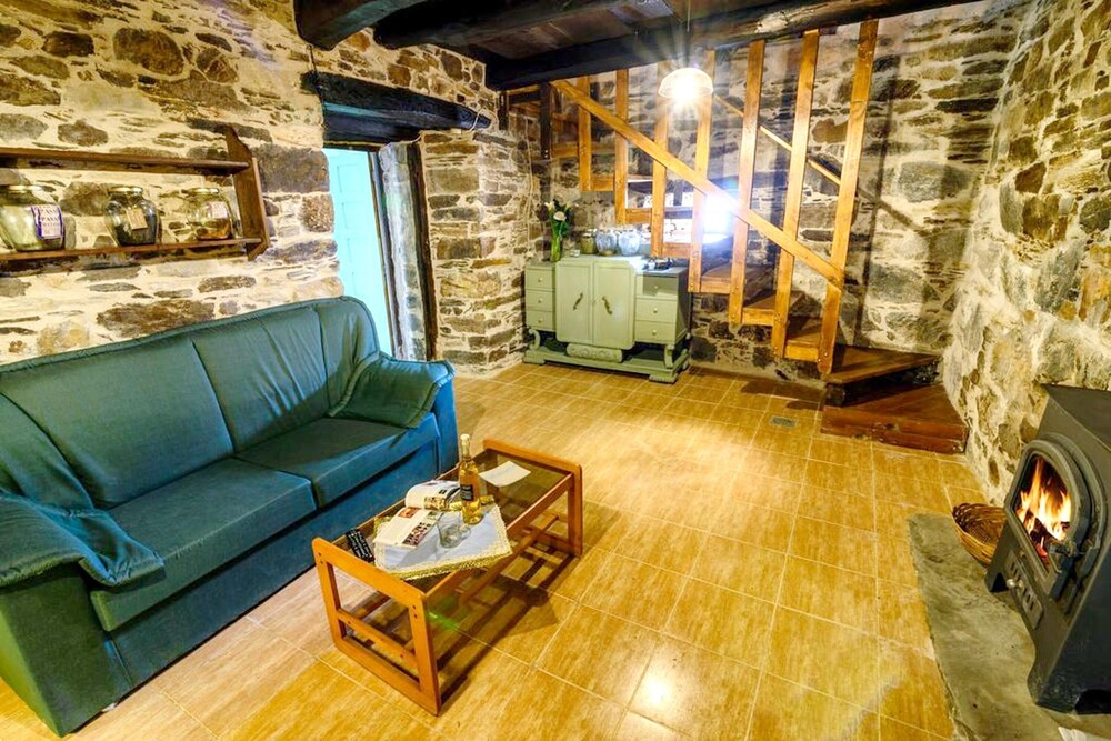 La Casa Antollosdocesar — 4-Star Luxury Hotel in Baralla, Spain