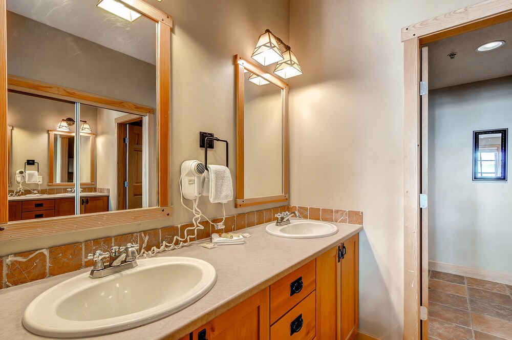 Passage Point at Center Village by Copper Mountain Lodging - photo 31