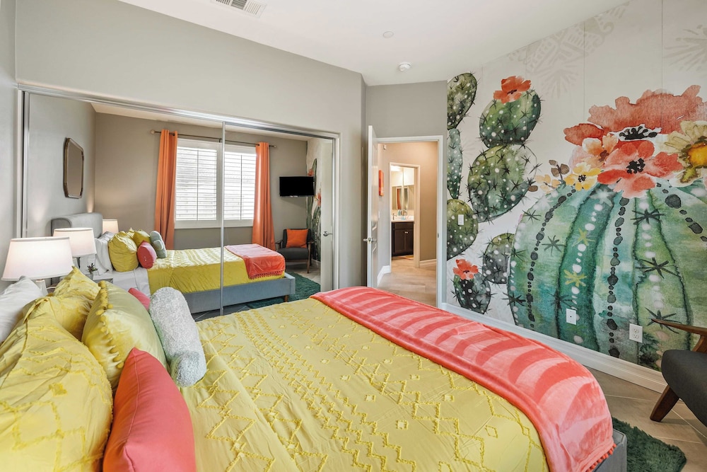 Kaleidoscope by AvantStay Colorful Escape Pool - photo 22