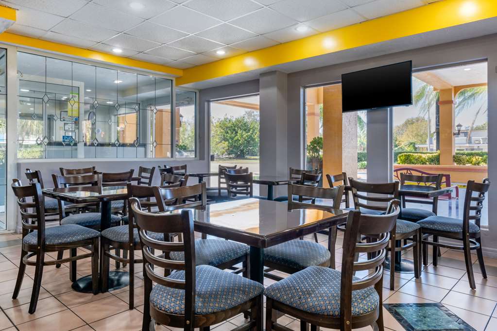 Quality Inn Sarasota North Near Lido Key Beach - photo 41
