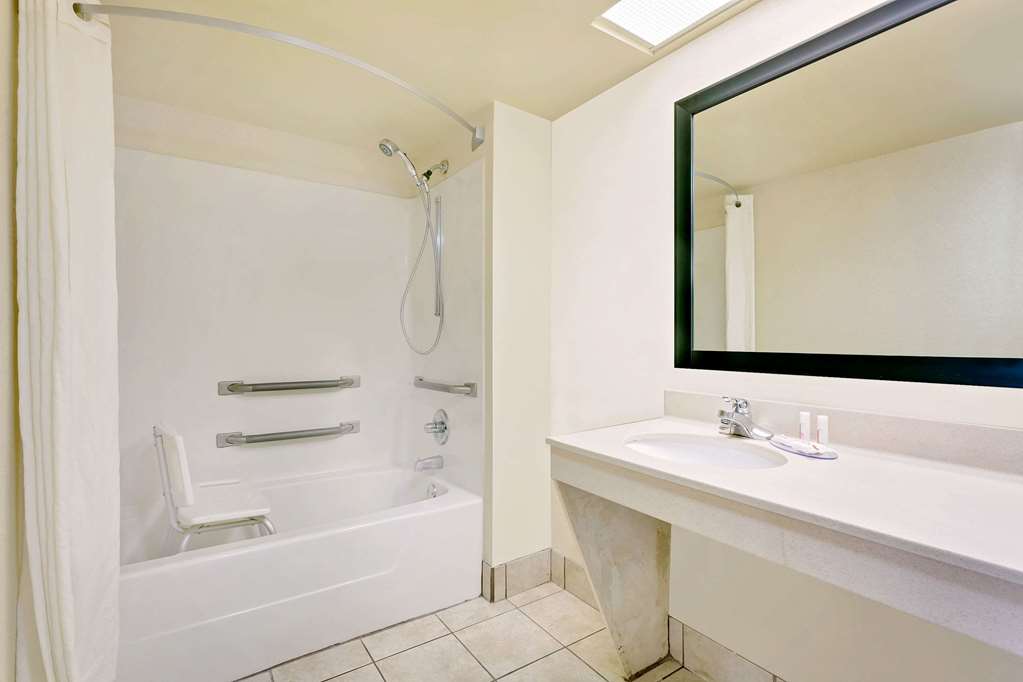 Super 8 by Wyndham Byron South Macon - photo 13