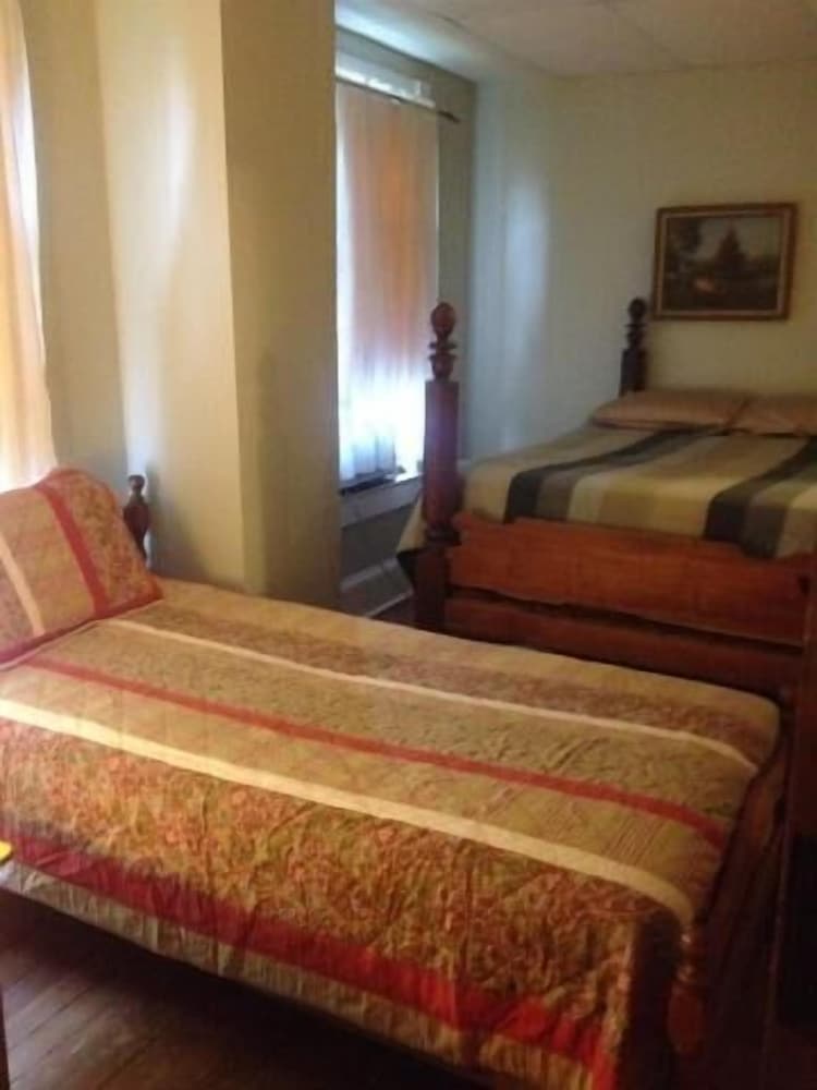 Victorian Charm Inn - photo 16