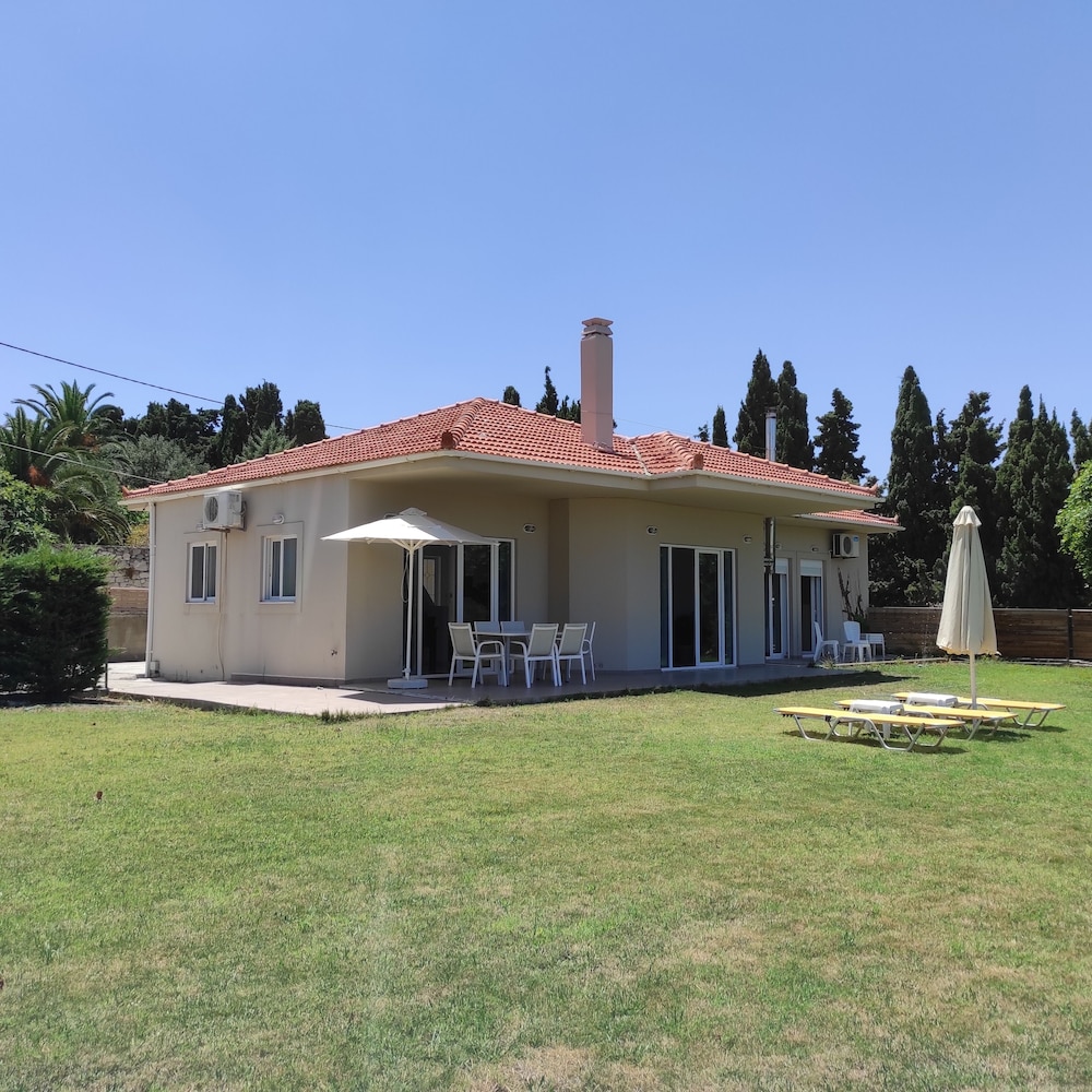 Sea Breeze Villa — 4-Star Luxury Hotel in Rethymno, Greece