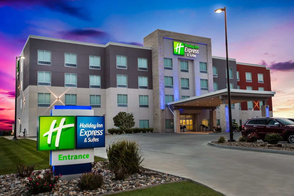 Holiday Inn Express & Suites Litchfield West by IHG - photo 46
