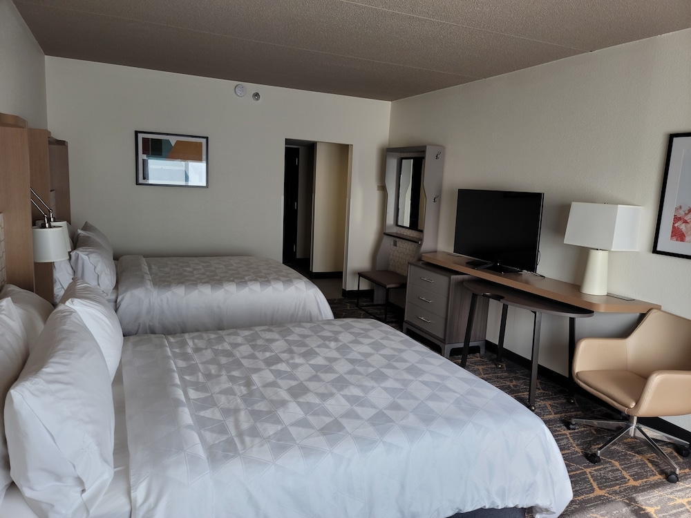 Holiday Inn & Suites Wausau Rothschild an IHG Hotel - photo 3