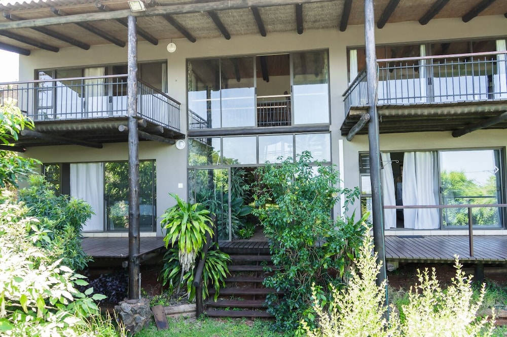 The Tropical Hut Lodges — hotel in Eshowe