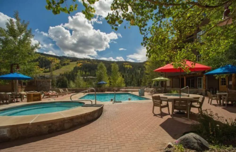 Charming Condo Nestled in the East Keystone Resort Neighborhood Shuttle to Ski Slopes Outdoor Pool and Hot Tub - photo 16