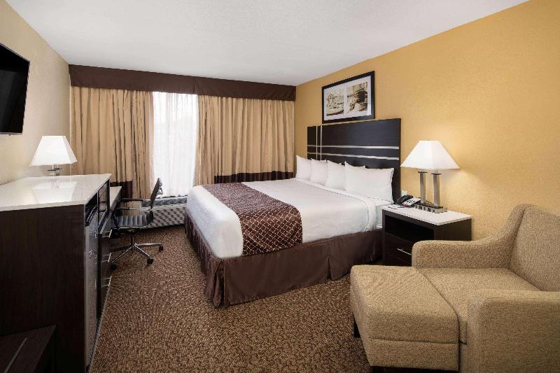 Baymont Inn Suites By Wyndham Hammond - photo 16