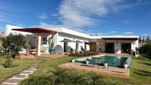 Villa Ehzzara piscine chauffée — 4-Star Luxury Hotel in Essaouira, Morocco
