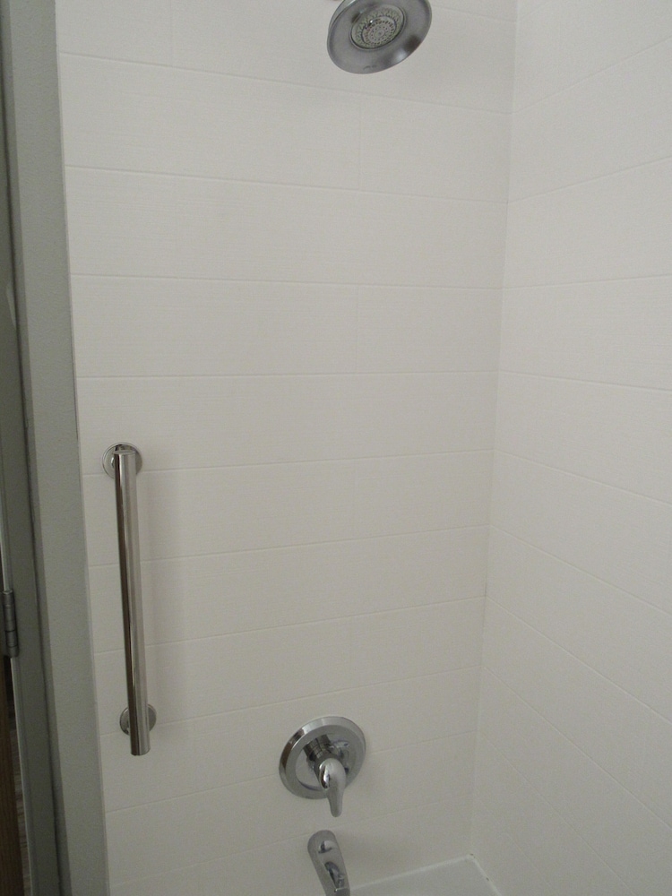 Holiday Inn Express & Suites South Lincoln by IHG - photo 49