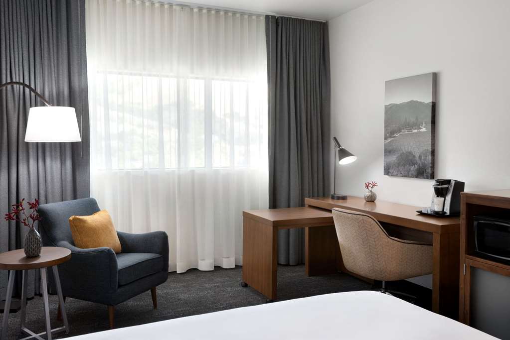 La Quinta Inn & Suites by Wyndham San Luis Obispo Downtown - photo 16