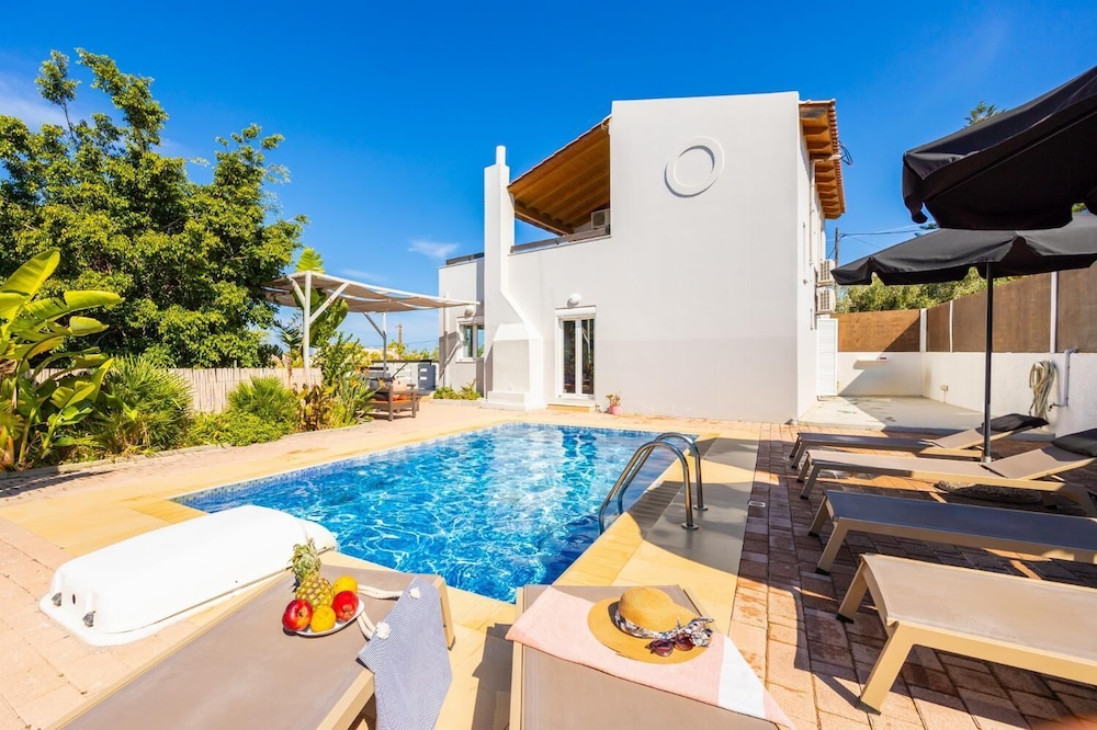 Villa Rea in Adelianos Kampos — 4-Star Luxury Hotel in Rethymno, Greece