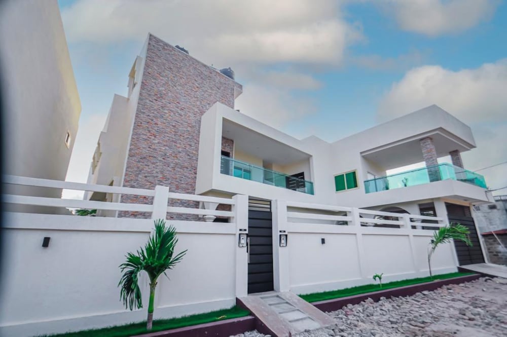 Residence Mh Services Cotonou — 4-Star Luxury Hotel in Cotonou, Benin