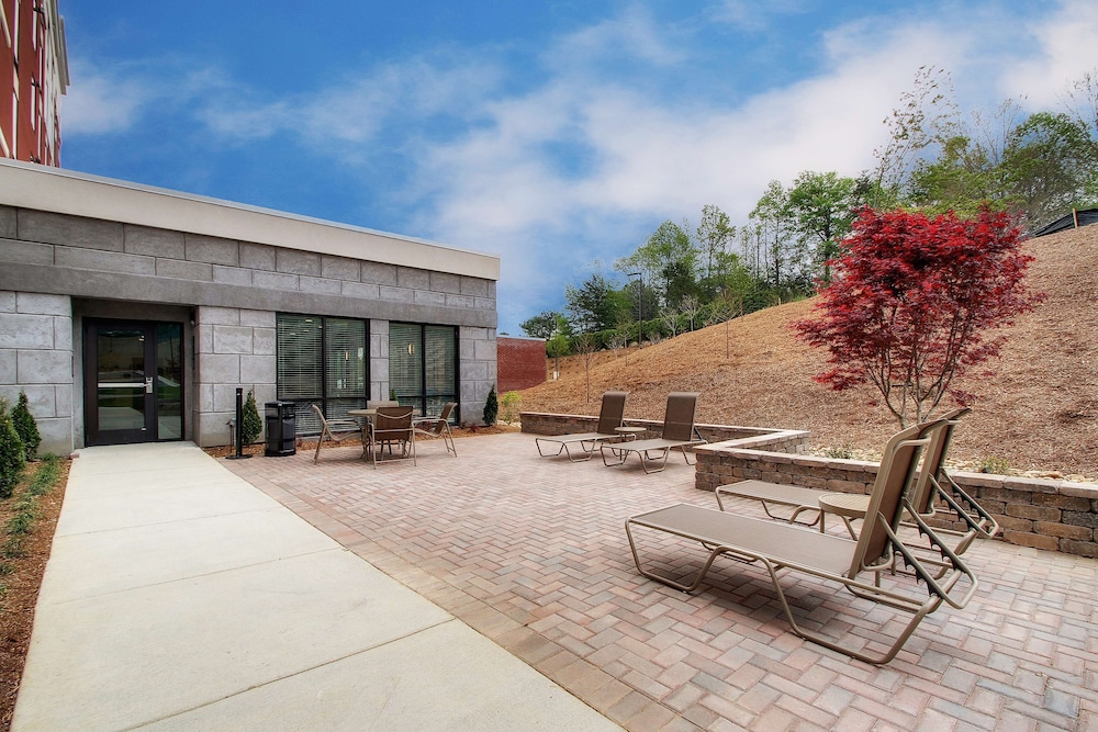 Hampton Inn & Suites Greenville Airport SC - photo 64