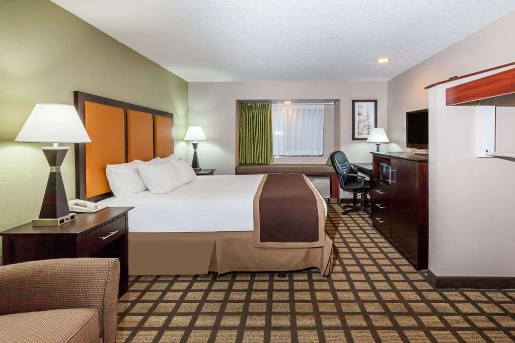 Baymont by Wyndham Gaylord - photo 7