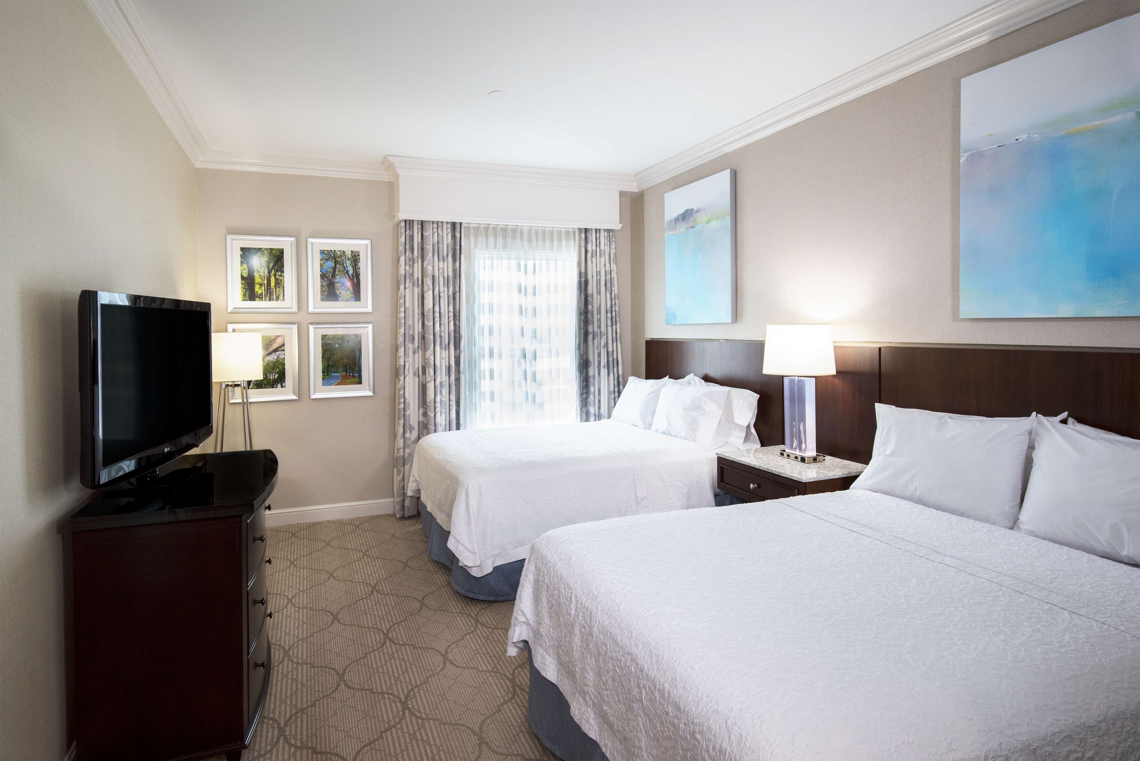 Hampton Inn & Suites Charlotte SouthPark at Phillips Place - photo 37