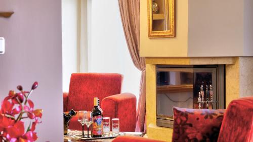 Villa Eftichia — 4-Star Luxury Hotel in None, Greece