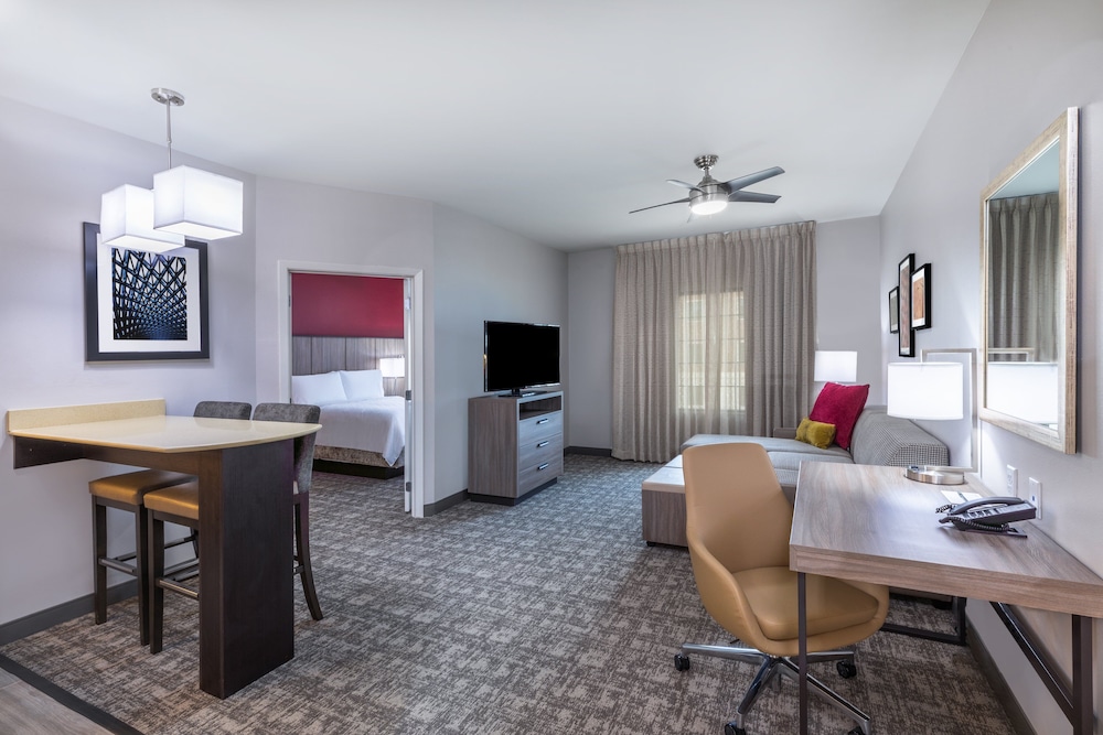 Staybridge Suites IAH Airport East an IHG Hotel - photo 3