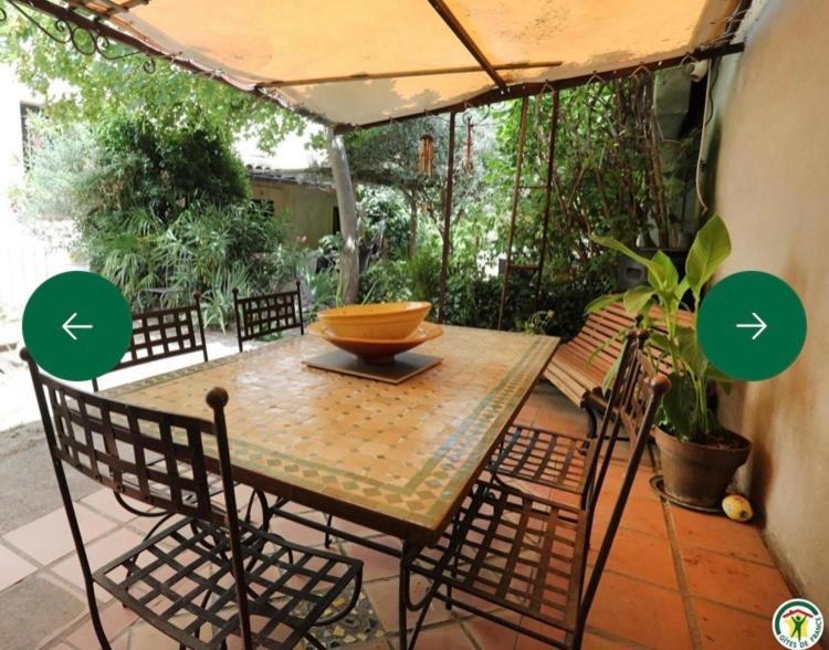 Les Lauriers Centre Ville Avec Jardin in Nyons, France