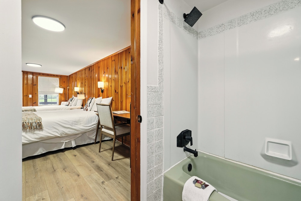 Hillside Motel LLC - photo 123
