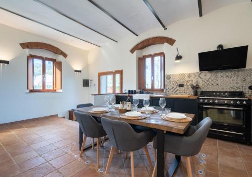 30 Min from Florence Jacuzzi Wi Fi & Parking in Unknown City, Italy