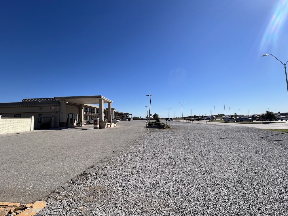 Hotel 81 El Reno - photo 17