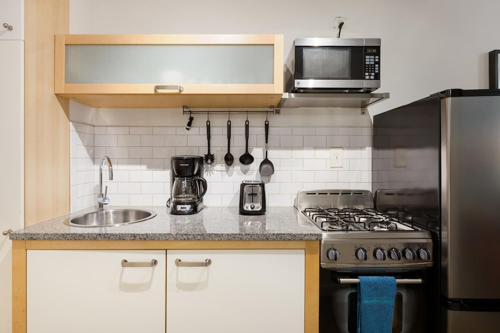 CPD Safe Clean Studio w Free Parking Near Shepherd Center - photo 5