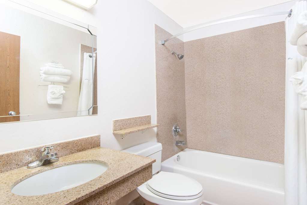 Super 8 by Wyndham Santa Rosa - photo 7