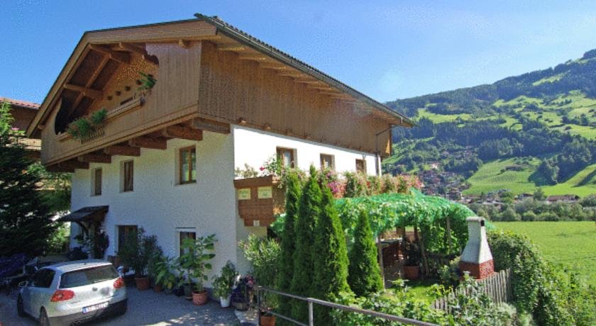Haus Dornauer — 4-Star Luxury Hotel in Hippach, Austria