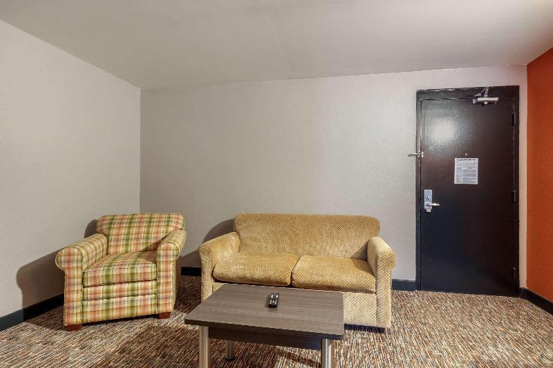 Clarion Inn - photo 18