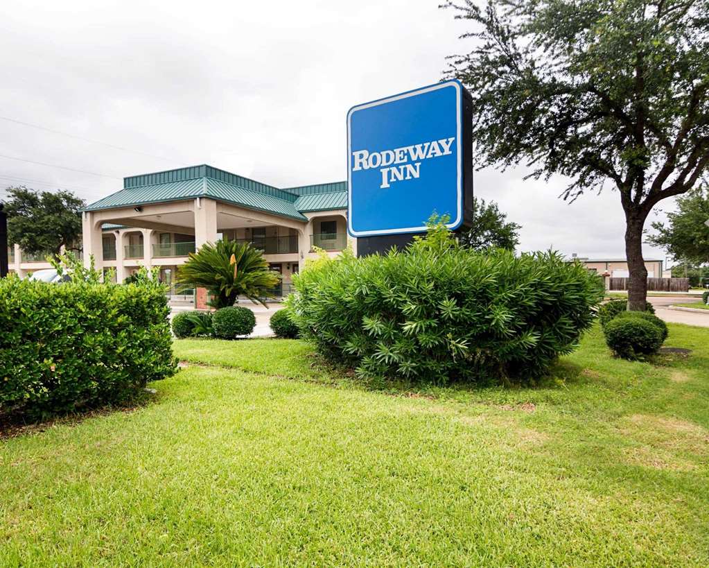 Rodeway Inn & Suites Highway 290 Northwest - featured photo