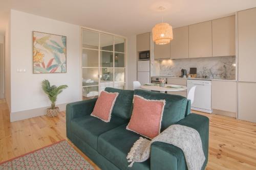 NEW Bright Studio in Santa Catarina — 4-Star Luxury Hotel in Porto, Portugal