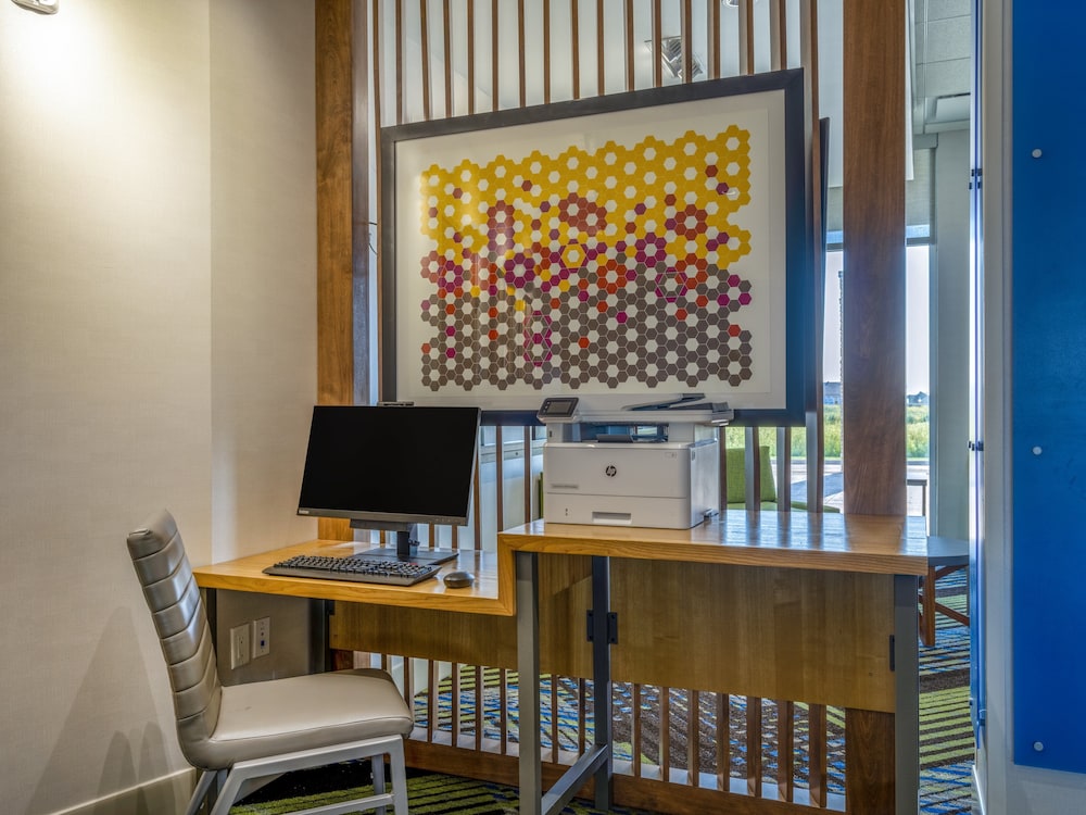 Holiday Inn Express & Suites Watertown by IHG - photo 37