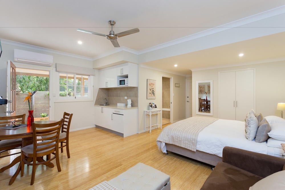 Chapel Woods Bed and Breakfast — 4-Star Luxury Hotel in Chapel Hill, Australia