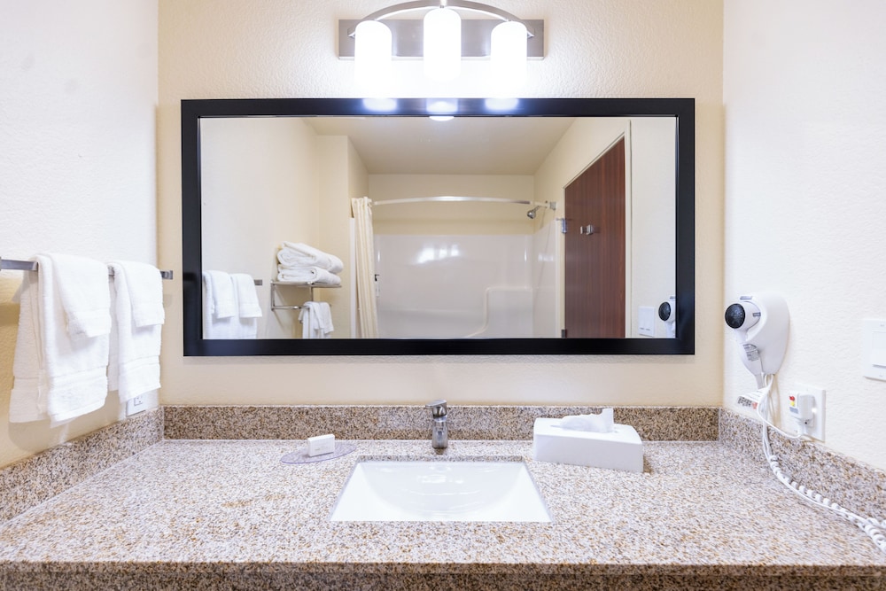 Cobblestone Inn & Suites Winters - photo 47
