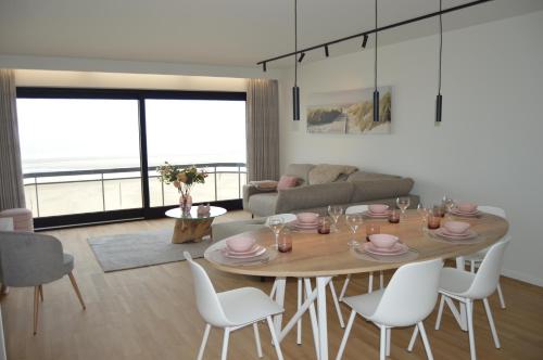 Zeezicht vanop het 6 de verdiep — 4-Star Luxury Hotel in Oostduinkerke, Belgium