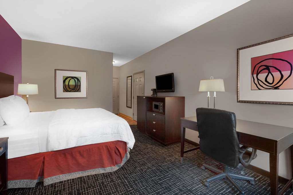 La Quinta Inn & Suites by Wyndham Lumberton - photo 29