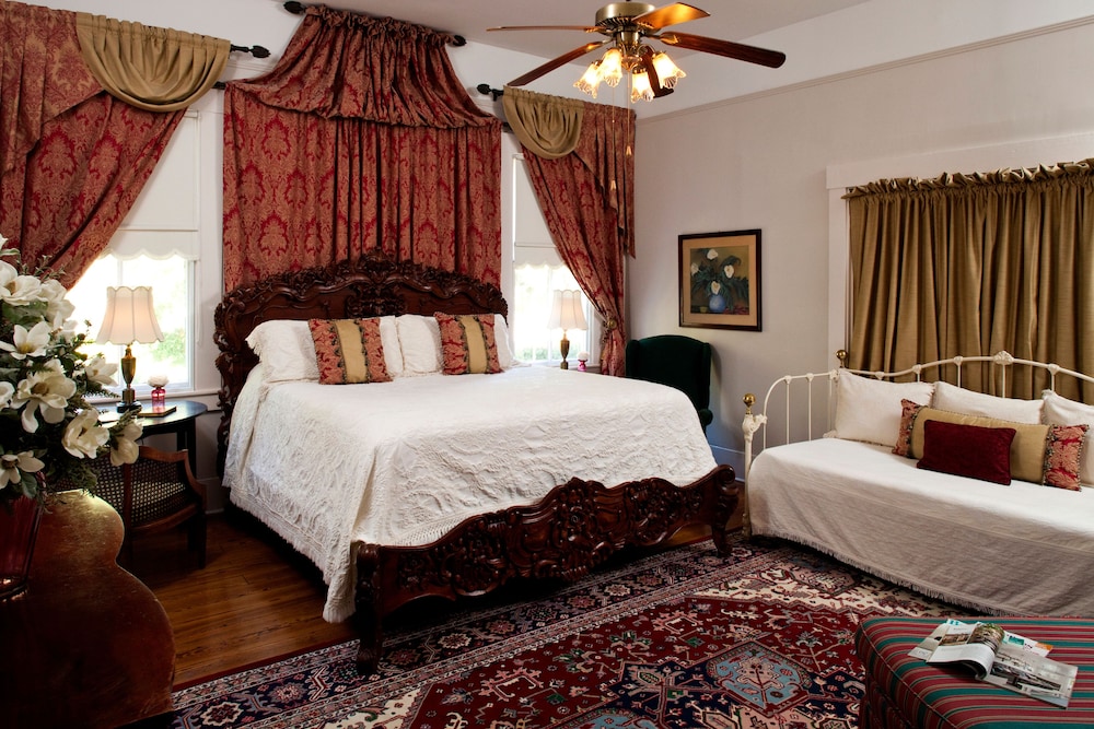 Devereaux Shields House - photo 15