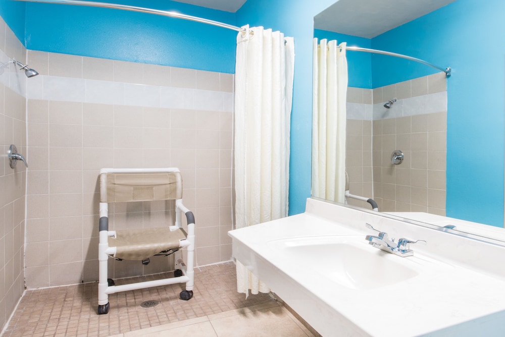 Texas Inn and Suites City Center at University Dr. - photo 32