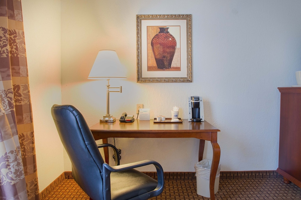 Holiday Inn Express & Suites Center by IHG - photo 16