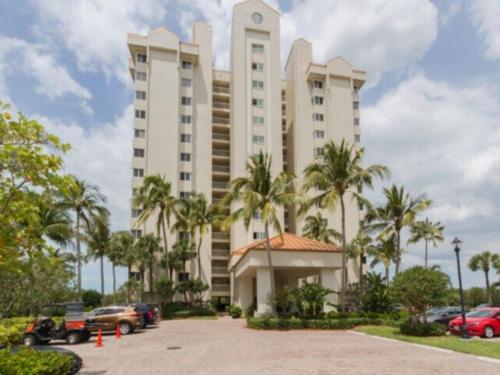 Deluxe Beachfront Condo Located in Prestigious Resort with Pool and Hot Tub by RedAwning - photo 5