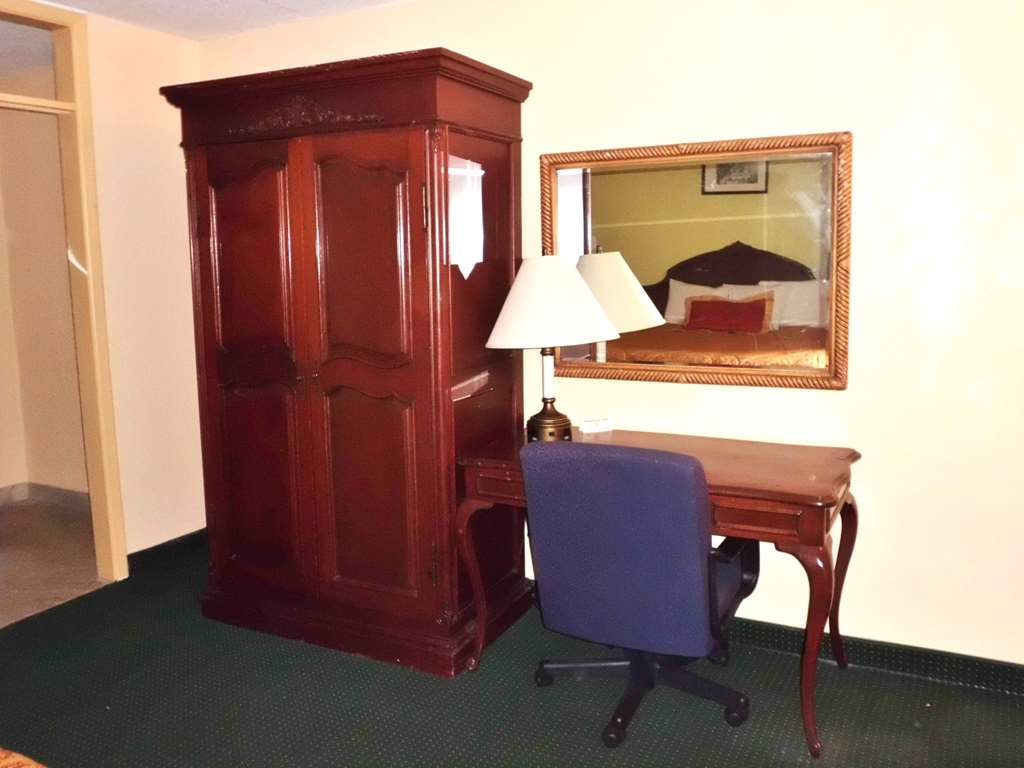 America's Best Inn Lakeland - photo 8