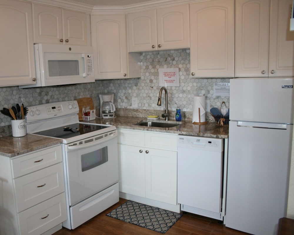 Pirate's Pointe Resort - photo 28