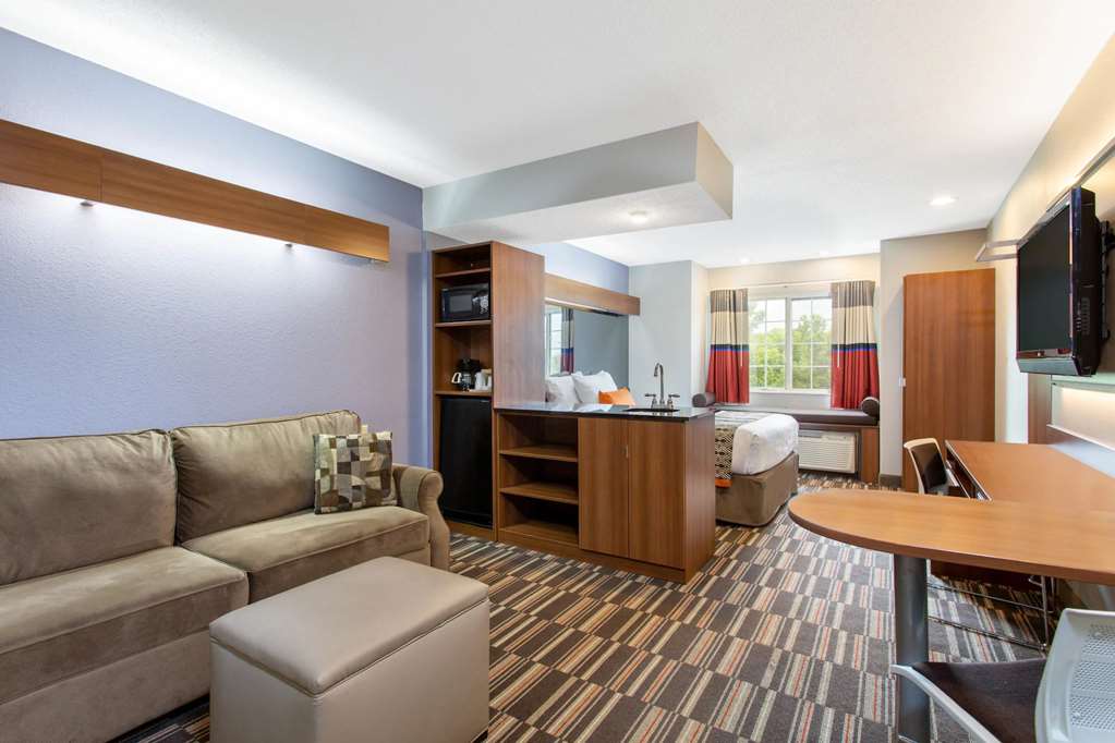 Microtel Inn & Suites by Wyndham Philadelphia Airport - photo 9