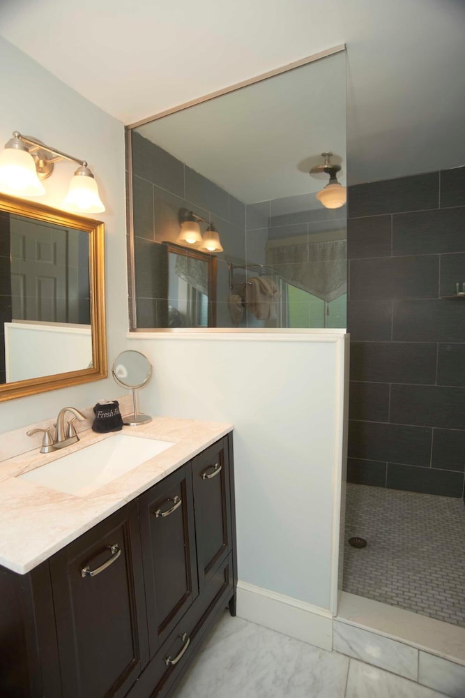 Bellevue Manor - photo 41