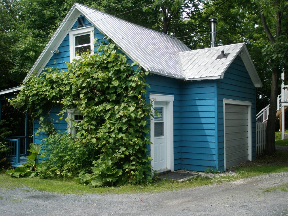 Sous la Vigne — hotel in Magog